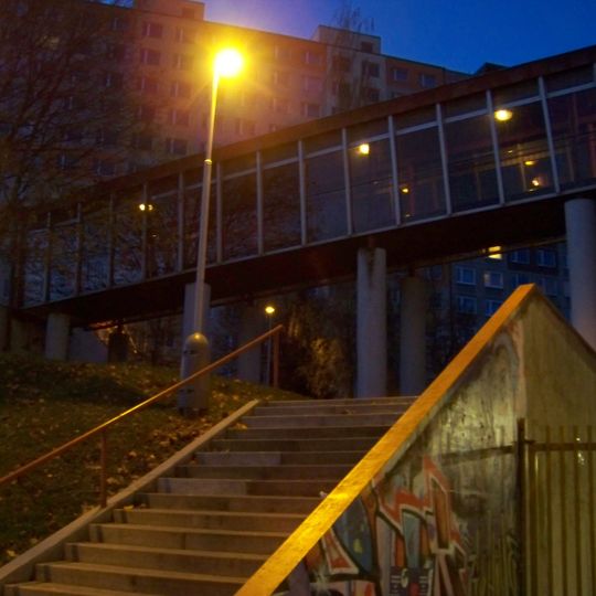 Lávka Neustupného - obchodní centrum Luka