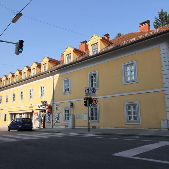 Wohn- und Geschäftshaus