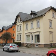 Wohnhaus in offener Bebauung Bahnhofstraße 9
