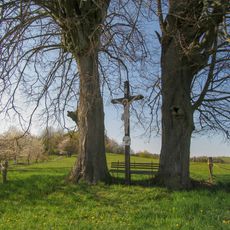 Dřevěný kříž u Drozdova při polní cestě