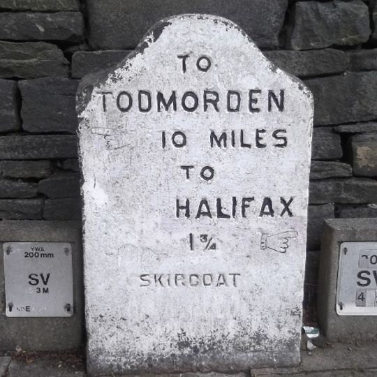 Milestone, Skircoat, opp Willow Drive