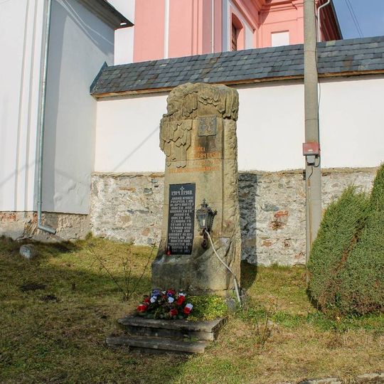 Pomník padlým v Jakubovicích u kostela