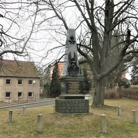 Pomník padlým ve válce 1866 u kostela svatého Vavřince v Chrastavě