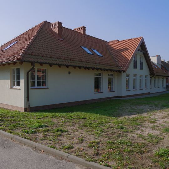 Szkoła, tzw. biała