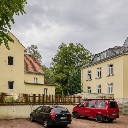 Sachgesamtheit '''Dr. Nöhrings Sanatorium''', mit den Einzeldenkmalen: ehem. Bettenhaus, Pavillon sowie Tor und Einfriedung und mit den Sachgesamtheitsteilen: älteres Wohnhaus und Ärztehaus, Nebengebäude sowie Krankenhausgarten Am Ameisenhügel 2