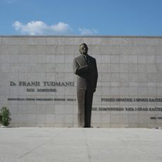 Spomenik Dr. Franji Tuđmanu