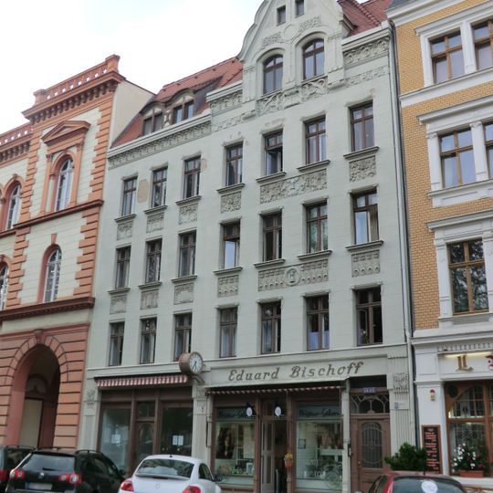 Mietshaus mit Laden mit originaler Front in geschlossener Bebauung Elisabethstraße 15
