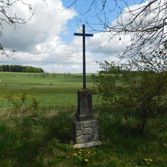 Kříž u polní cesty severozápadně od Odolenovic