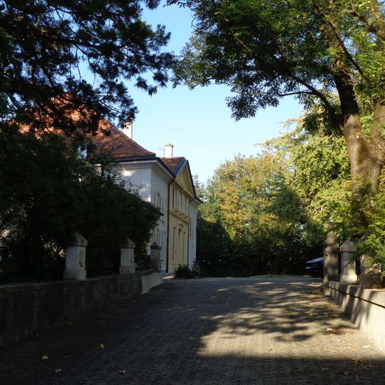 Landhaus Sur Roche mit Orangerie