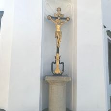 Kříž ve výklenku Šrejnarovského domu v Pelhřimově