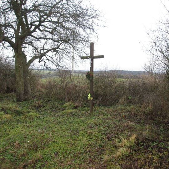 Kříž východně od Horního Hradiště