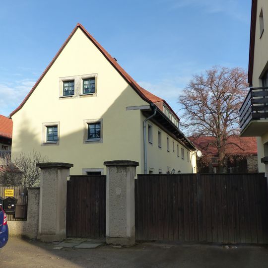 Wohnstallhaus und Scheune eines Bauernhofes sowie separater Keller Hauptstraße 27