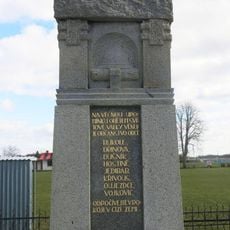 Pomník padlým v Hostíně