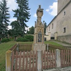 Socha svatého Jana Nepomuckého v Libřicích u kostela