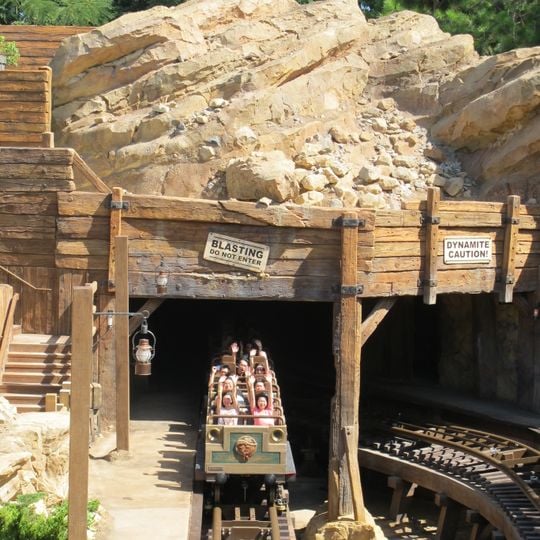 Big Grizzly Mountain Runaway Mine Cars