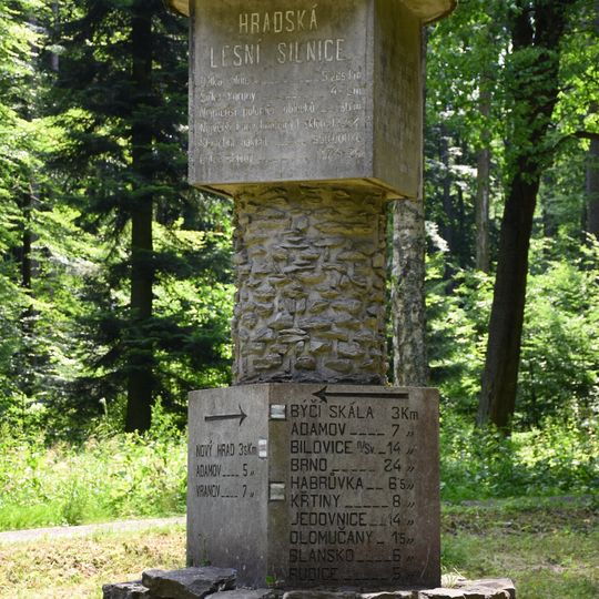 Památník Hradské lesní cesty