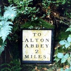 Milestone, Earl's Drive, Dimmingsdale