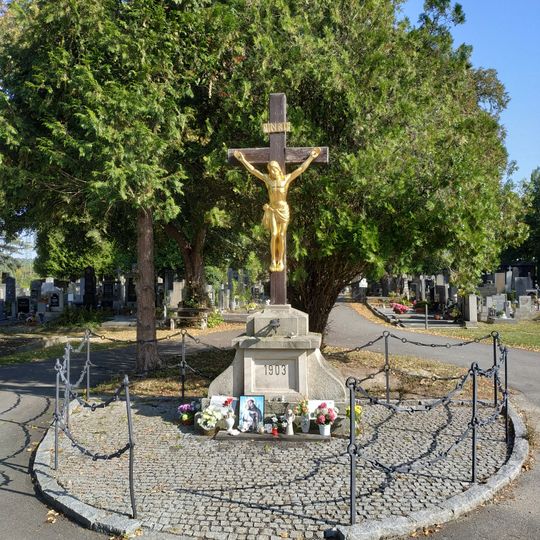 Hlavní kříž na boleveckém hřbitově