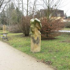Kamenná plastika v Metelkových sadech v Turnově (2)