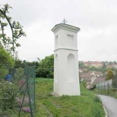 Boží muka u cesty mezi ulicemi Topolová a Na Vyhlídce v Bystřici nad Pernštejnem