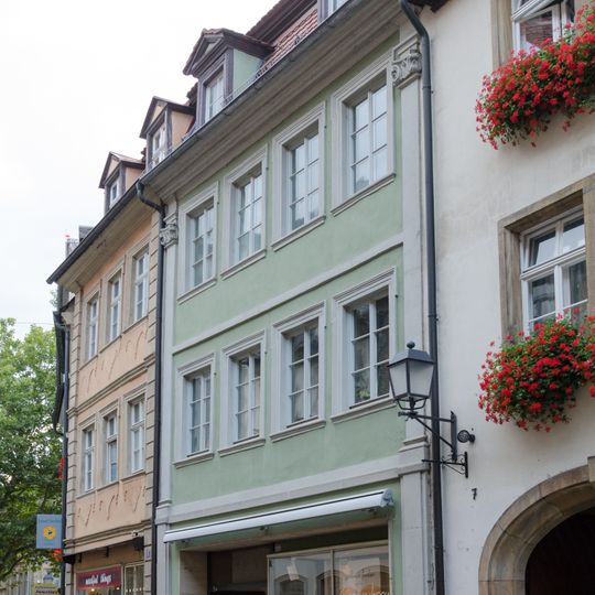 Wohn- und Geschäftshaus