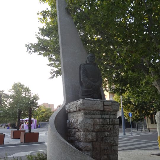 Monument a Pere Vives Vich