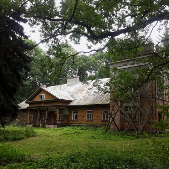 Zespół dworski w Ługowie