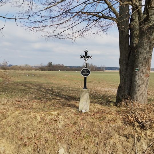 Kříž západně od vsi