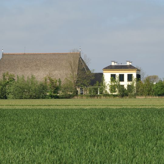 Ropta State, hoofdgebouw en stal