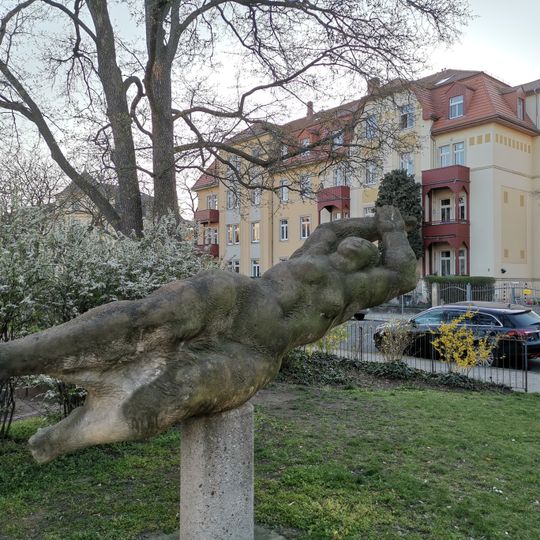 Liegende weibliche Figur