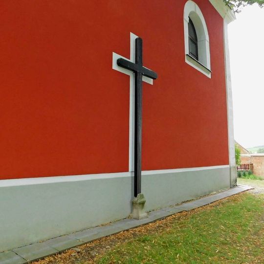 Kříž u kostela v Úsobí