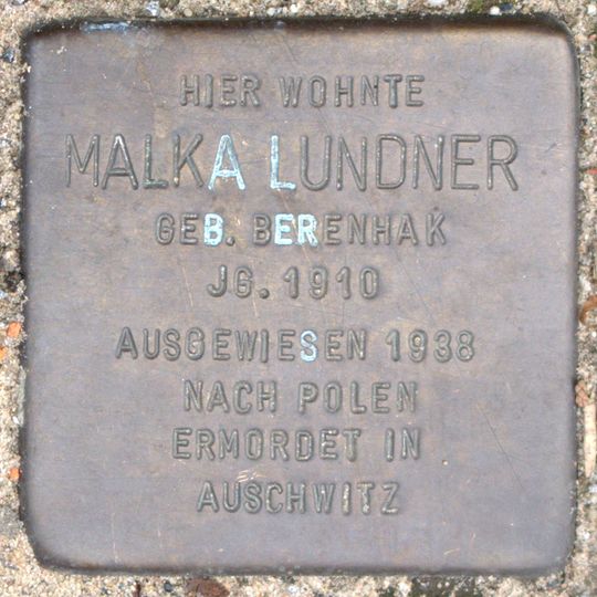 Stolperstein dedicated to Malka Lundner