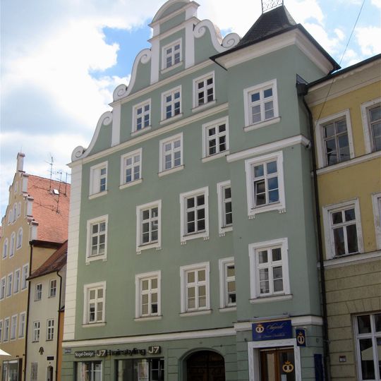 Wohn- und Geschäftshaus