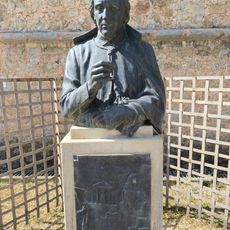 Bust