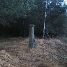 Kříž jižně od Mileva u lesa