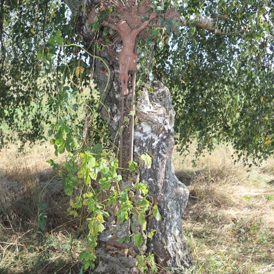 Kříž u rybníčku v jihovýchodní části Hor