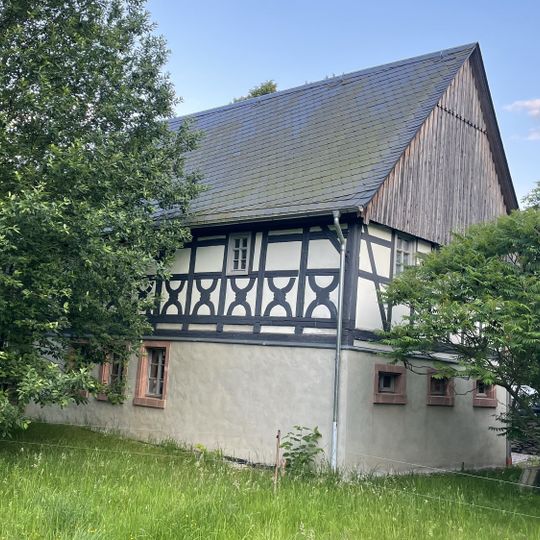 Nördliches Seitengebäude eines ehemaligen Vierseithofes Garnsdorfer Hauptstraße 103