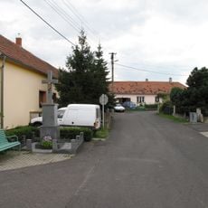 Kříž na návsi v Michalovicích