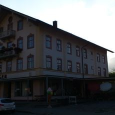 Wohn- und Geschäftshaus