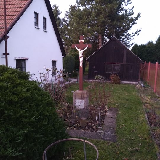 Kříž v Budínku v zahradě