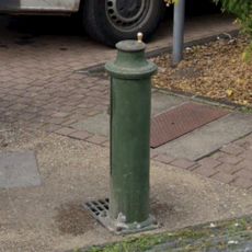 Drinking fountain, water well