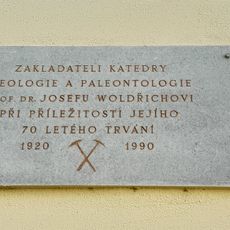 Pamětní deska Josefa Woldřicha v areálu Přírodovědecké fakulty v Brně