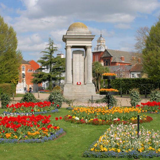 War Memorial in Vivary Park