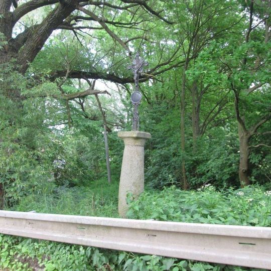 Kříž východně od Klášter