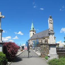 Socha Panny Marie v Pusté Polomi u hřbitova