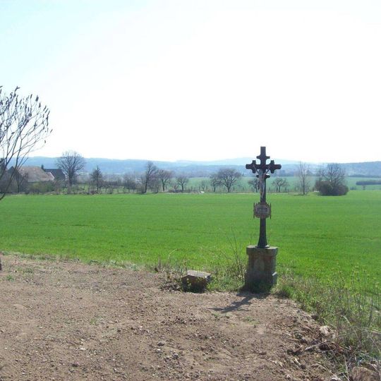 Kříž západně od Cerhonic