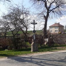 Kříž v Ratibořských Horách u křižovatky