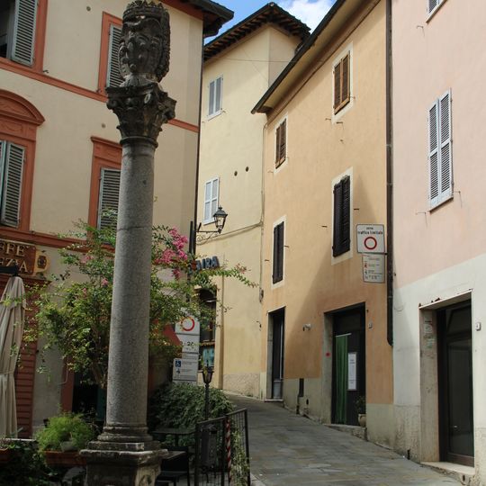 Colonna Romana con Stemma Mediceo