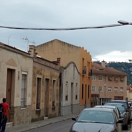 Habitatges al carrer Mestre Ros, 6-12