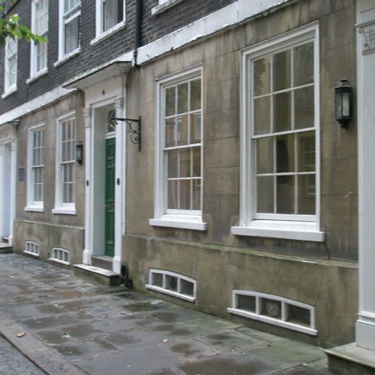 3–5 Wardrobe Place